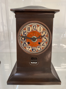 Jan Eisenloeffel, brass patinated mantel clock with enamel dial, after 1903 - Jan Eisenloeffel