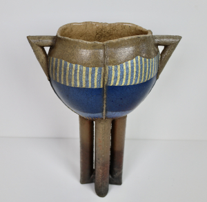 Siegfried Gorinskat, (Eydtkuhnen (East Preußen, Margraten 2006) , sculptural, ceramic, high object on four legs, 1992 - Siegfried Gorinskat