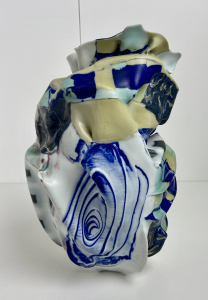 Babs Haenen, keramische sculpturaal werk 1990, met signatuur ingekrast. - Babs Haenen
