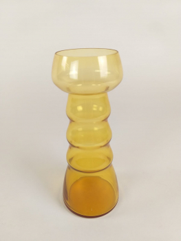 Chris Lebeau, Okergeel hyacintenglas, ontwerp 1924, uitvoering Menno Jonker 2004 - Chris (J.J.C.) Lebeau