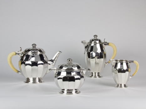 Wolfers Frères, Silver Art Deco coffee and tea set with ivory handles, design 1926 - Philippe Wolfers Frères
