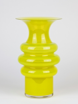 Jan van der Vaart, Unique tall yellow vase, Glass Factory Leerdam, execution by Henk Verwey, 1994 - Jan van der Vaart