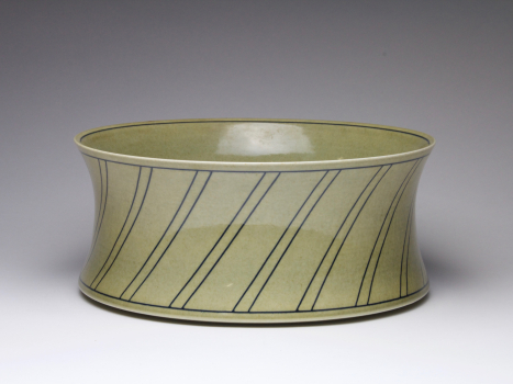 Leen Quist, Wide bowl with painted grafical line decoration, porcelain, 1982 - Leen Quist