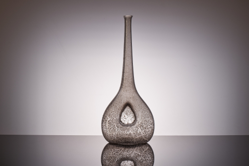 Chris Lebeau, fles vaas met antimoon craquelé en decoratief samengesmolten middenstuk. - Chris (J.J.C.) Lebeau