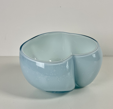 Barbara Nanning (The Hague 1957), light blue bowl with opaque interior - Barbara Nanning