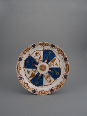A Polychrome Decorated Pancake Dish in Dutch Delftware