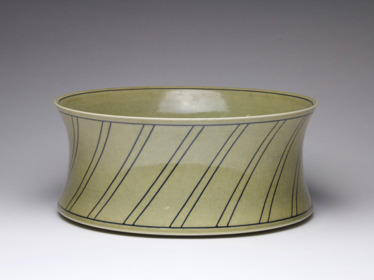 Leen Quist, Wide bowl with painted grafical line decoration, porcelain, 1982 - Leen Quist