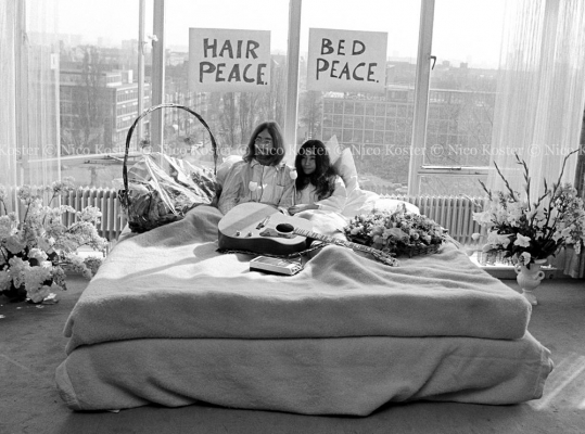 John Lennon & Yoko Ono - PEACE - Room 902 Hilton #21