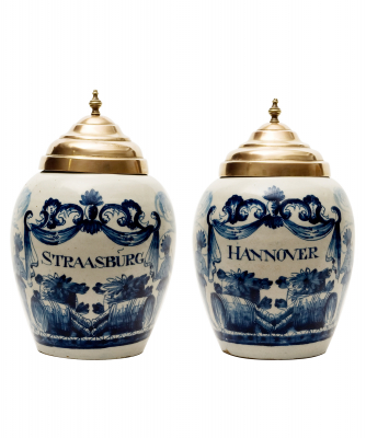 A Pair of Tobaccojars with rare decoration in Dutch Delftware - Straasburg and Hannover