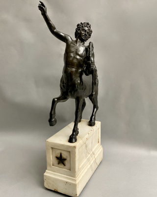 Bronzen beeld van de jonge Furietti centaur