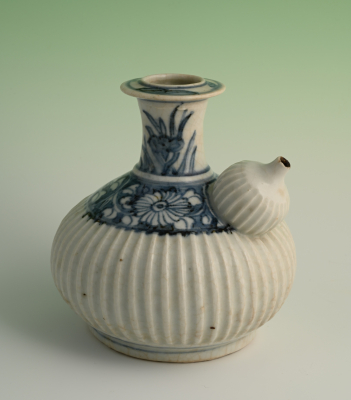 A  Chinese porcelain Kendi