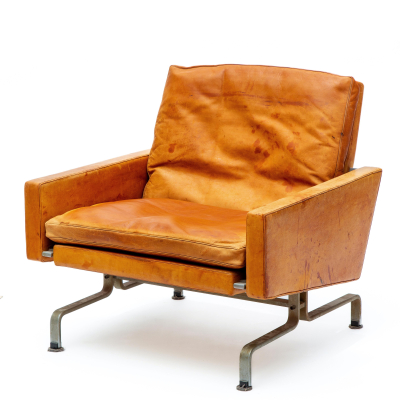 Poul Kjaerholm (1929-1980) voor E. Kold Christensen. PK 31/1 fauteuil, ca. 1958-60, Denemarken. Bekleed met cognac kleurig leer, op een vernikkeld stalen frame, gemerkt met monogram. - Poul Kjaerholm