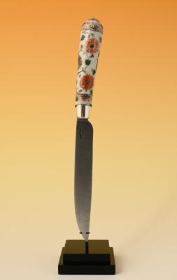 A knife with Chinese porcelain famille verte handle