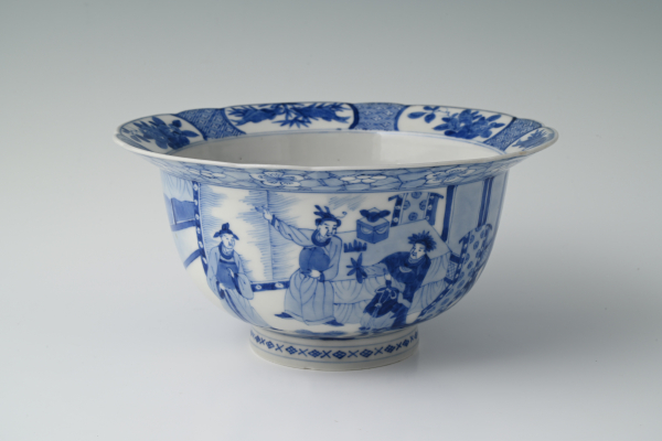 A Japanese porcelain “Klapmuts” bowl