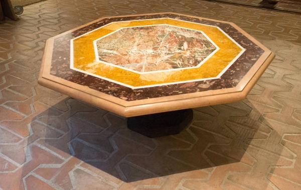 Octagonal low table in different types of marble, 18th century, Italy