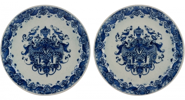 Paar Blauw - Witte Borden in Delfts Aardewerk