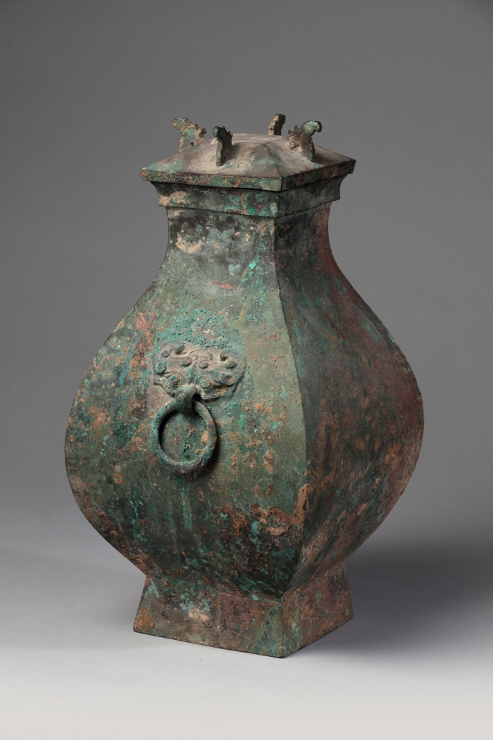 A Chinese bronze ritual wine vessel and cover, fanghu | B&B