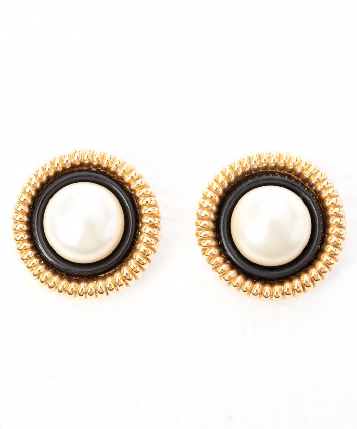 Chanel Oorclips - Chanel | ArtListings