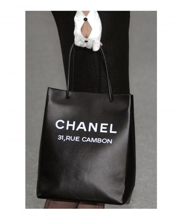 Pre-Owned Chanel Deauville Small Black 