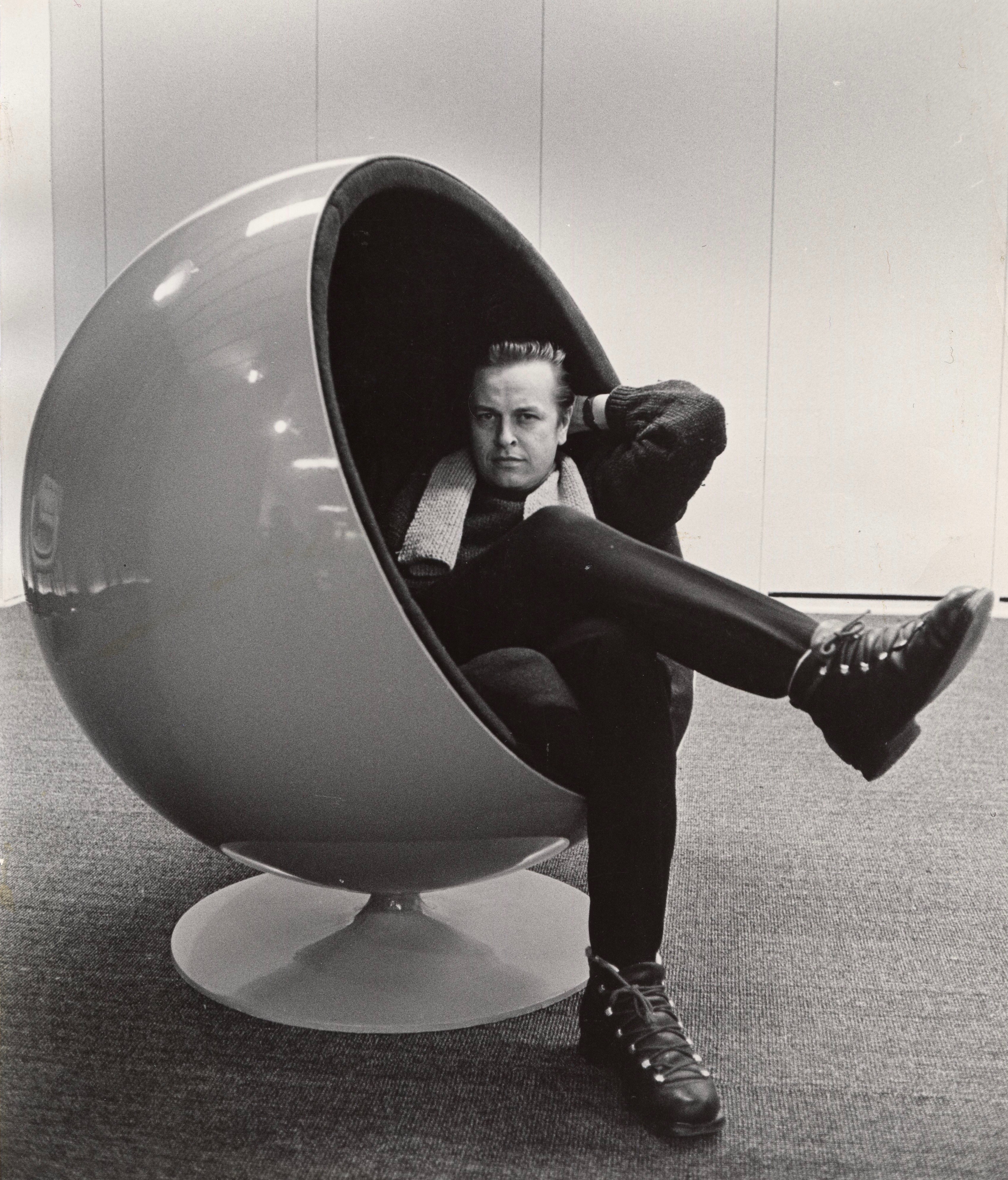 Chair by Eero Aarnio: Style icon from the Space Age Kunstconsult